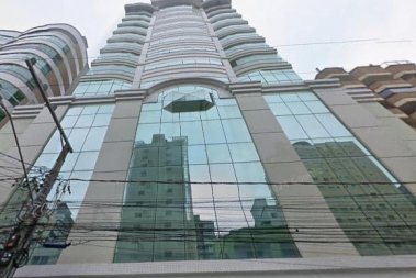 COBERTURA EXCELENTE 100 M DO MAR